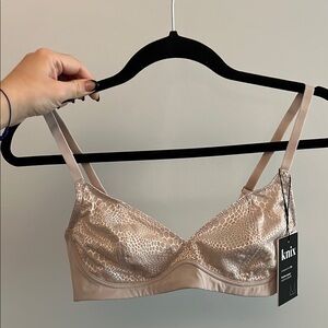 Knix gossamer lace Intimates wireless Bra in “oyster” beige size M